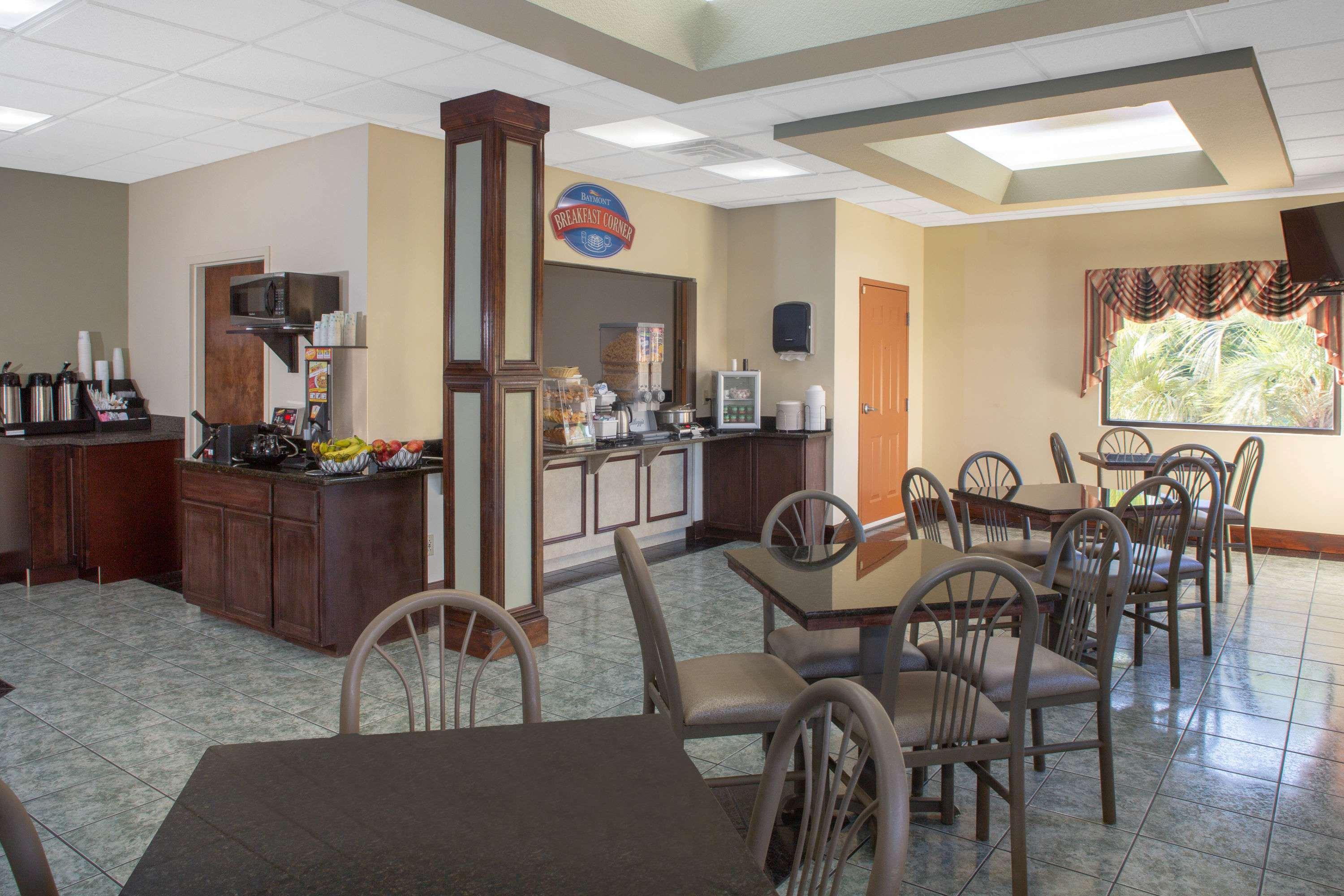 Baymont By Wyndham Midway Tallahassee Exterior photo